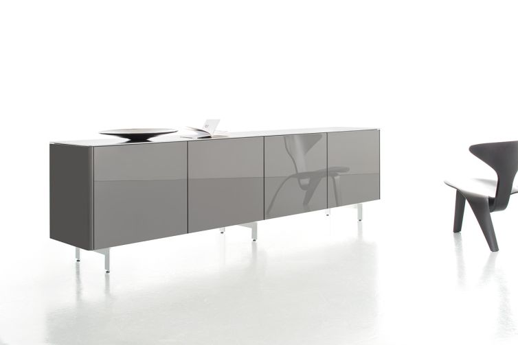 Sideboard Goya grau Hochglanz Hochglanzlackierung Esszimmer Schlafzimmer Sudbrock Kufen Metallfüße Kommode