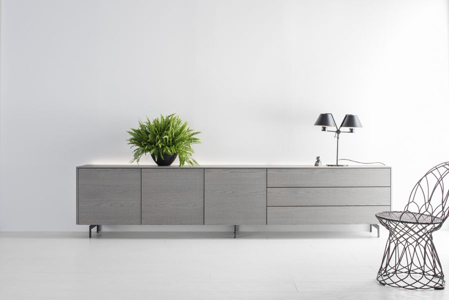 Sideboard Lowboard Furnier Eiche grau Kufen Sudbrock GOYA blau Zargenlackierung Wohnzimmer Esszimmer Metallfüße Lack pacificblau