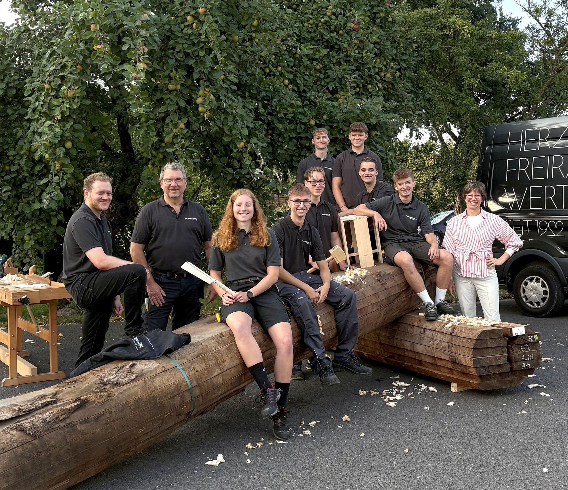 AZUBI Foto 2025_RZ Sudbrock Möbel